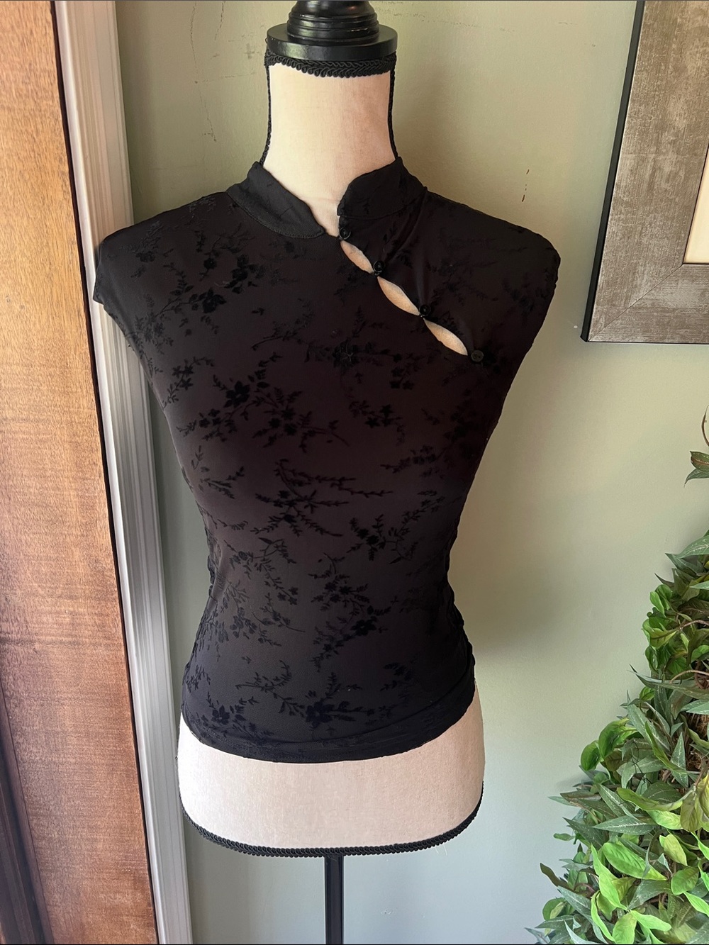 Black Floral Mandarin Collar Sleeveless Women's Top